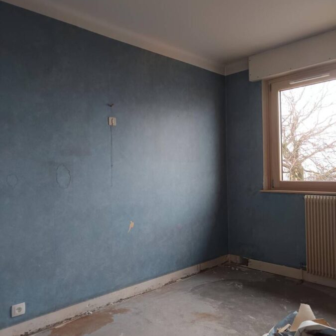 Chambre à coucher : entoilage des murs &#038; peinture, sol PVC clipsable Cernay 2